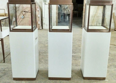 Casos de exhibición de vidrio personalizados de lujo / gabinetes de exhibición de museos luces de banda ocultas