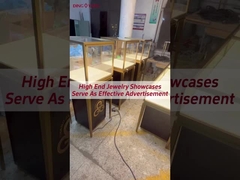 Las vitrinas de joyas de alta gama sirven como publicidad eficaz